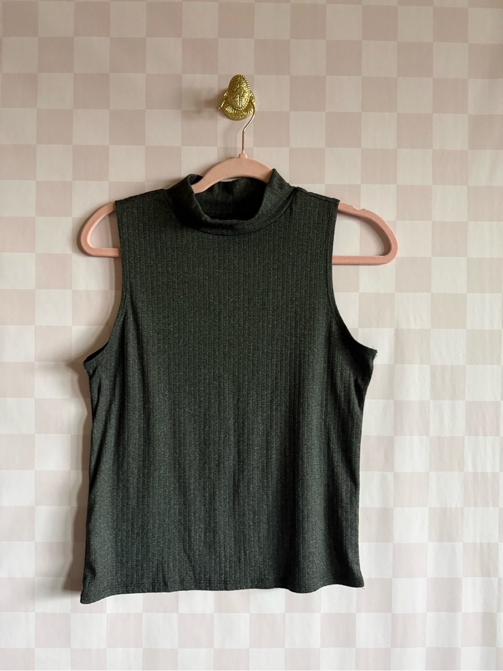 🧶🦊🍄🍁🍂🌻🌞
Sleeveless Mock Neck Tank Top
